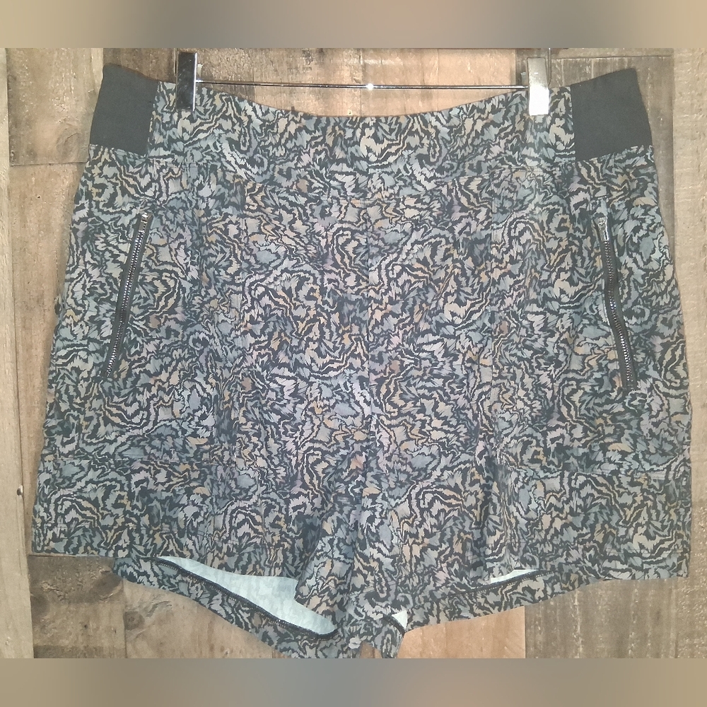 Athleta Trekkie North Shorts Plus Size 18